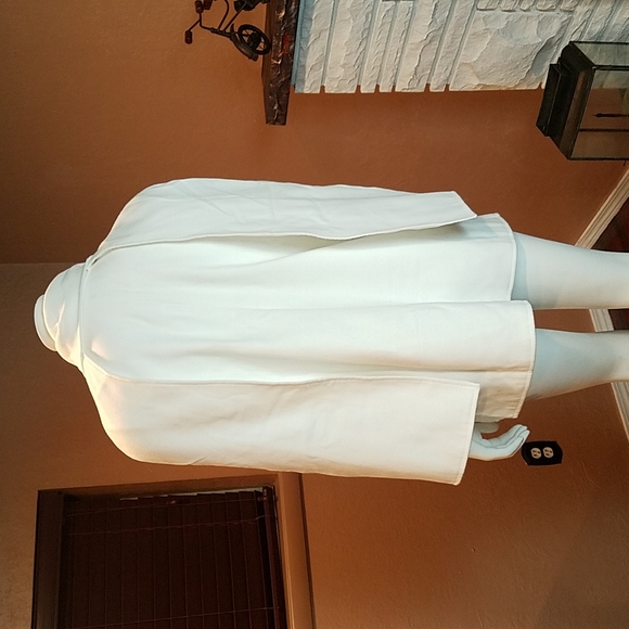 Off white cape - Picture 6 of 7
